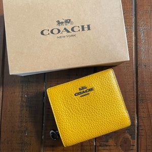 •NWT•Coach Leather Snap Wallet•Yellow•